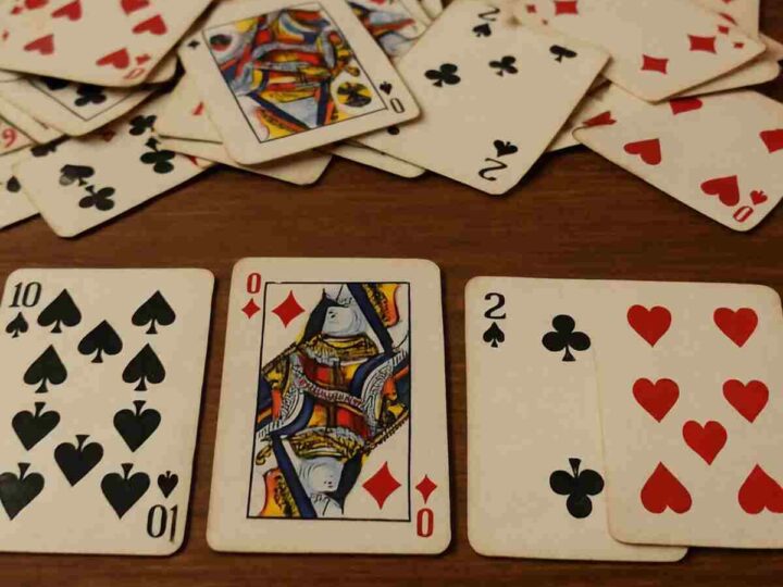 How to Play Hands and Feet Game